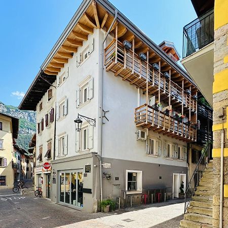 Es Rooms And Apartments Torbole Sul Garda Exteriör bild