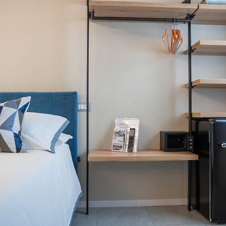 Es Rooms And Apartments Torbole Sul Garda Exteriör bild