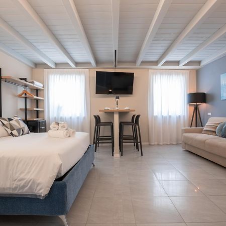 Es Rooms And Apartments Torbole Sul Garda Exteriör bild