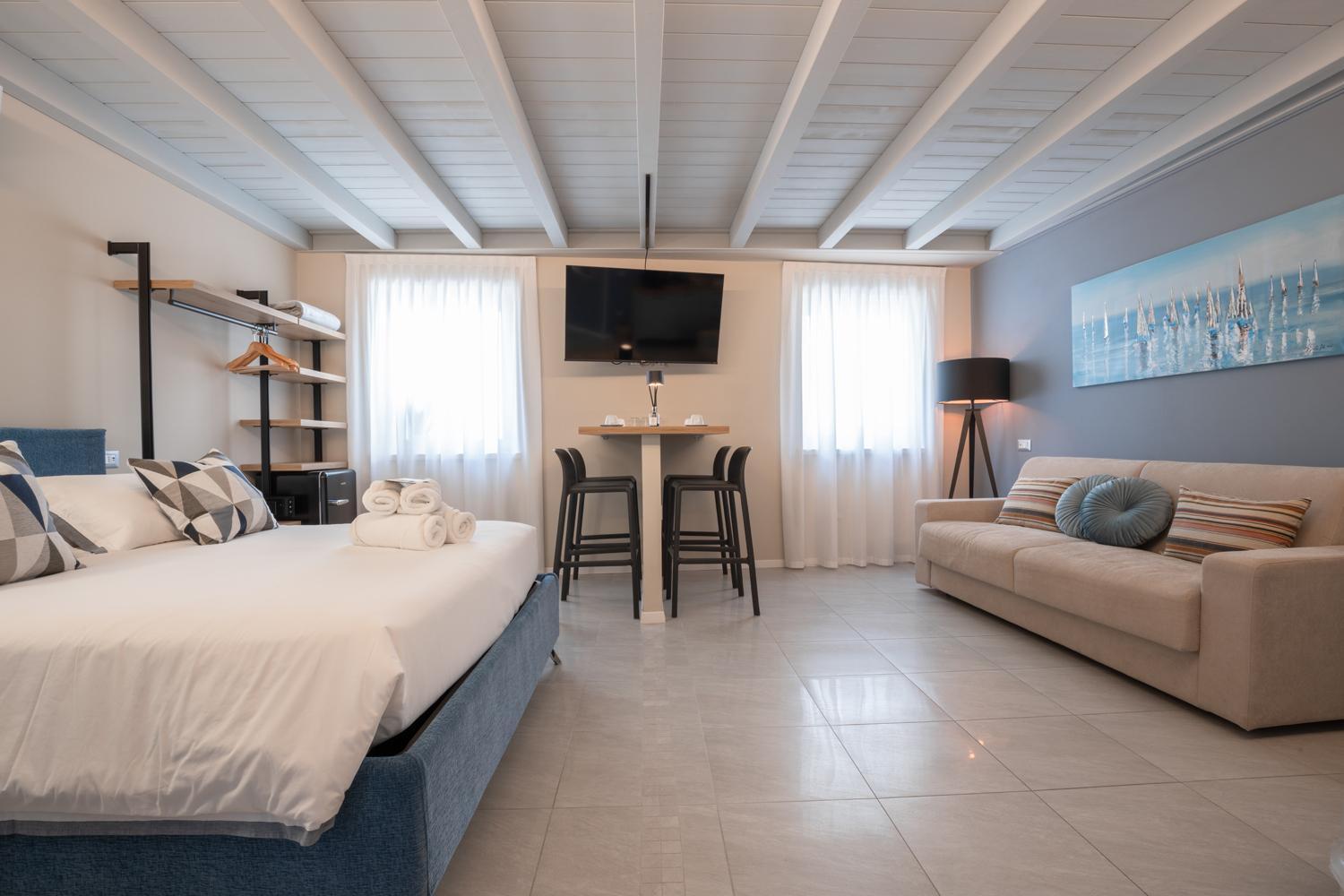 Es Rooms And Apartments Torbole Sul Garda Exteriör bild