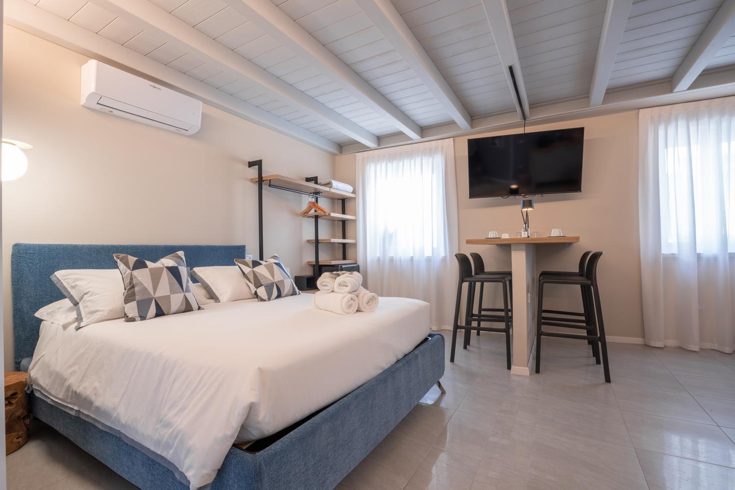 Es Rooms And Apartments Torbole Sul Garda Exteriör bild