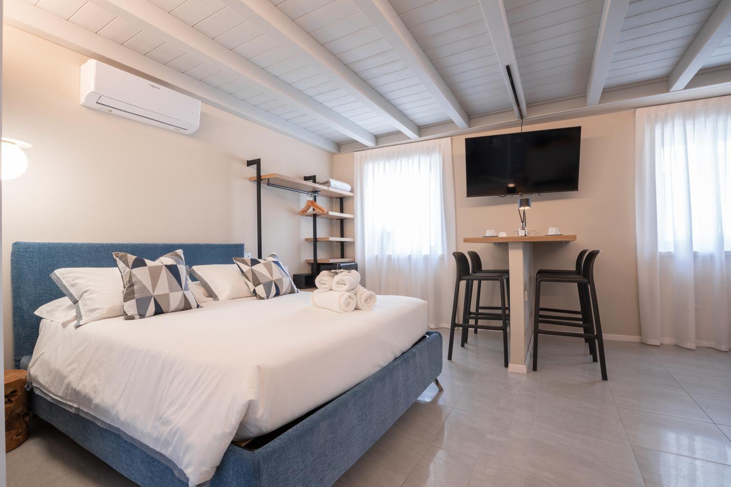 Es Rooms And Apartments Torbole Sul Garda Exteriör bild