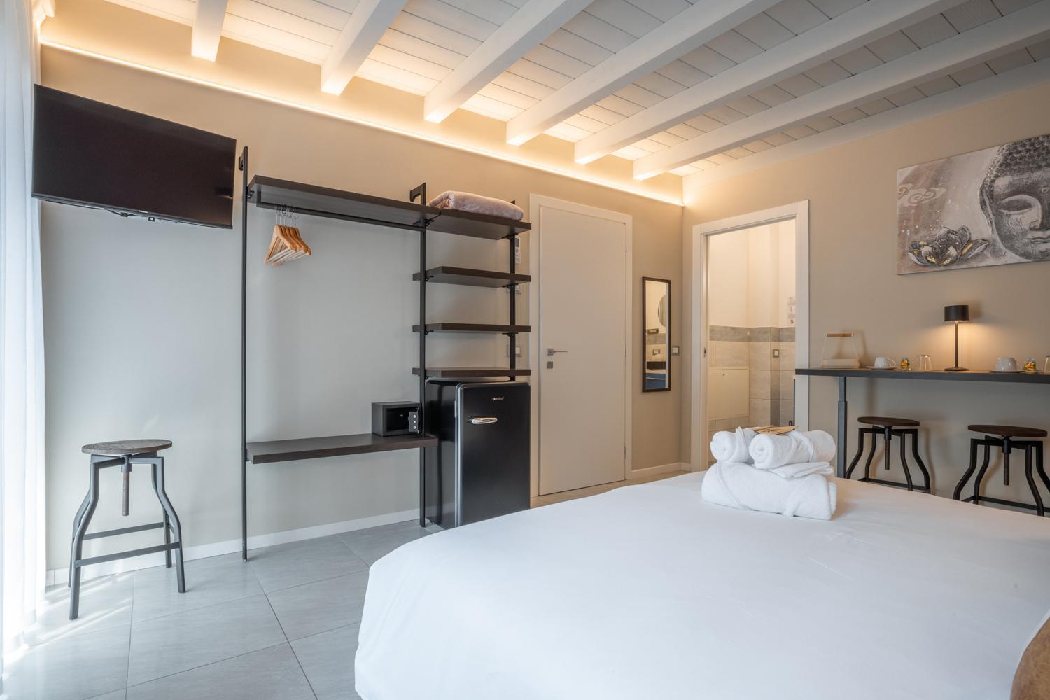 Es Rooms And Apartments Torbole Sul Garda Exteriör bild